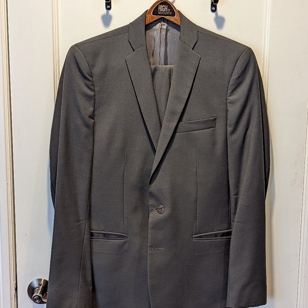 J. Lindeberg Swedish Suit, 38R Charcoal